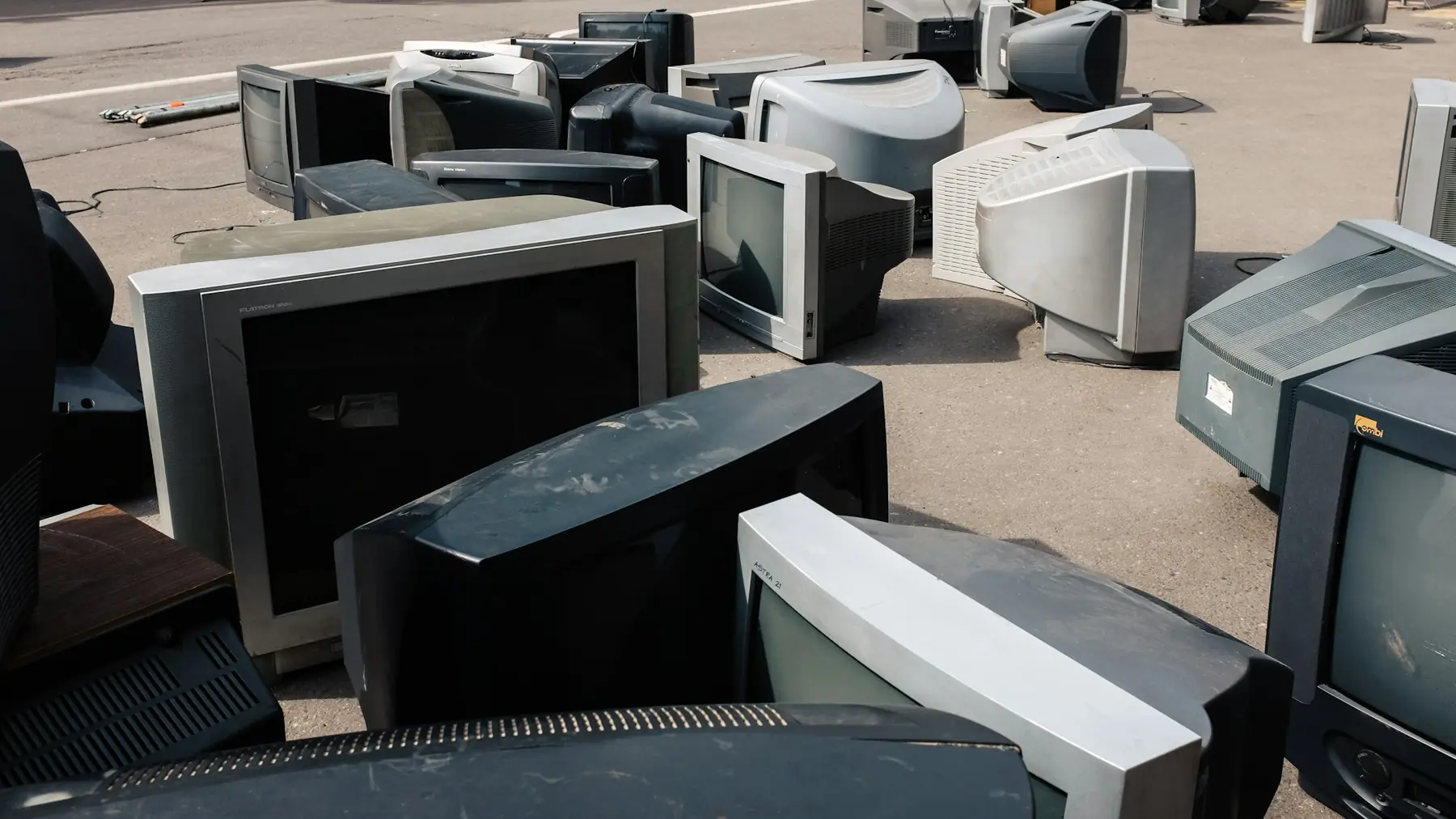 A wall of TV screens showing different channels